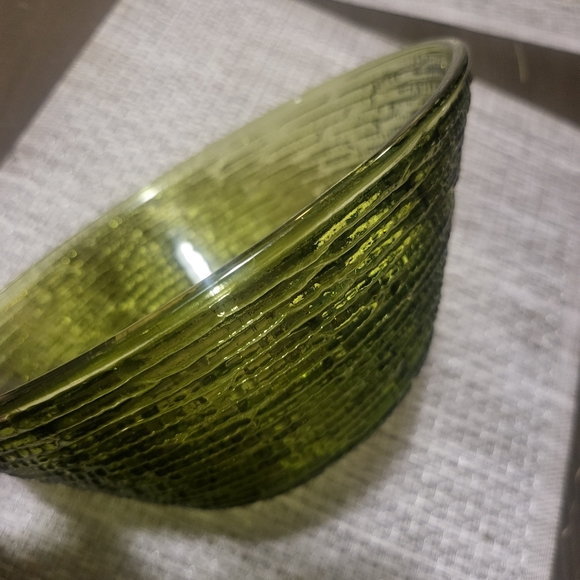 Vtg Anchor Hocking 8" Green Glass Bowl - Picture 3 of 4